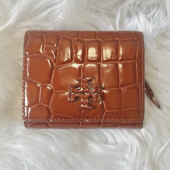 NEW RARE $235 Tory Burch Britten Embossed Crocodile Bifold wallet Amber Brown - Picture 2 of 6